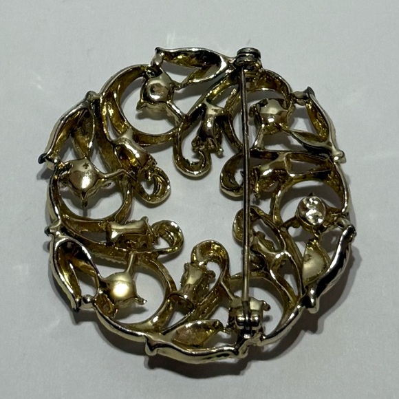 Vintage Gold Tone Faux Peal Brooch. - Picture 3 of 3